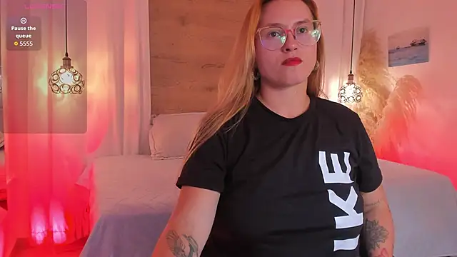 halaaa 1 online show from 12/22/25, 07:11