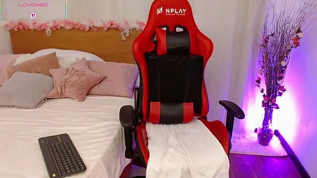 lucy luu  online show from 04/19/26, 06:43