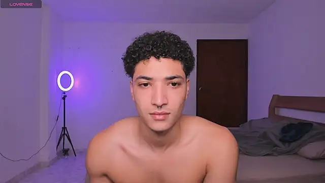 Snapshot of MitchellXD chatting on 12/22/24, 04:27 MitchellXD online show from 12/22/24, 04:27