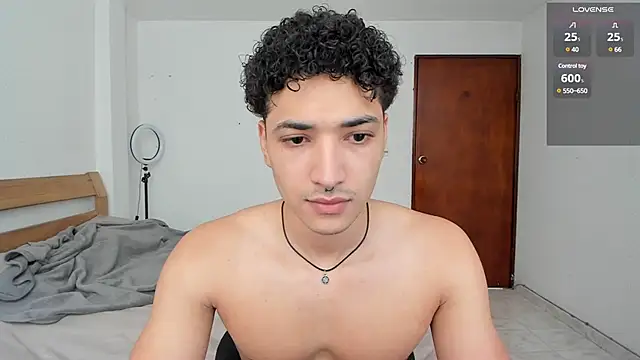 Snapshot of MitchellXD chatting on 12/24/24, 02:22 MitchellXD online show from 12/24/24, 02:22