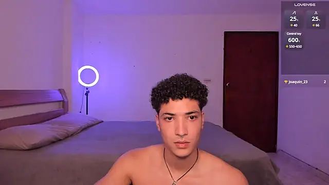 Snapshot of MitchellXD chatting on 12/25/24, 10:59 MitchellXD online show from 12/25/24, 10:59