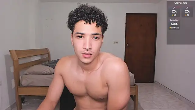 Snapshot of MitchellXD chatting on 12/30/24, 12:43 MitchellXD online show from 12/30/24, 12:43