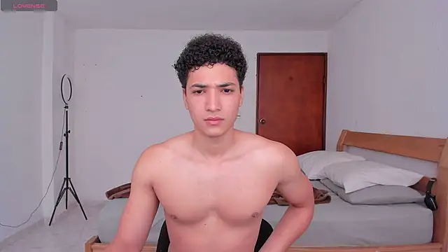 Snapshot of MitchellXD chatting on 03/02/25, 02:43 MitchellXD online show from 03/02/25, 02:43