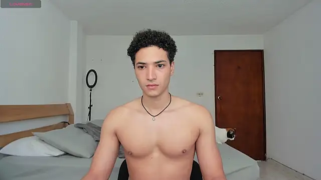 Snapshot of MitchellXD chatting on 03/05/25, 02:45 MitchellXD online show from 03/05/25, 02:45