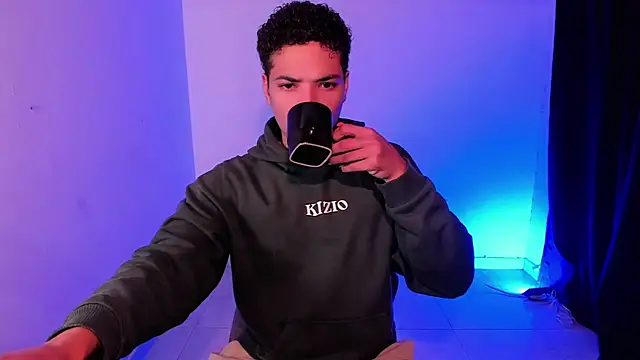 Snapshot of MitchellXD chatting on 09/19/25, 02:40 MitchellXD online show from 09/19/25, 02:40