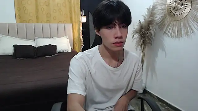 Elio-cam online show from 11/15/25, 01:36