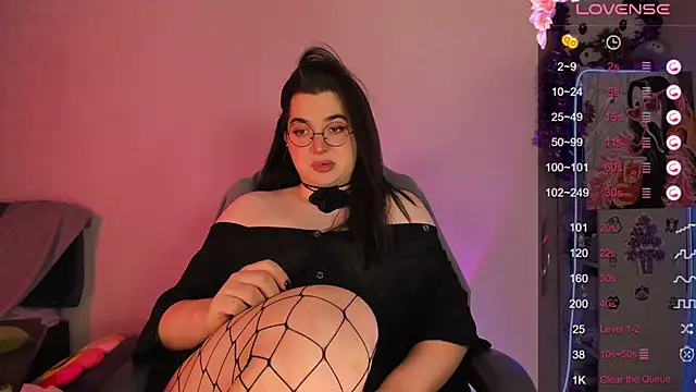 Snapshot of YsabellViveris chatting on 12/08/24, 01:47 YsabellViveris online show from 12/08/24, 01:47