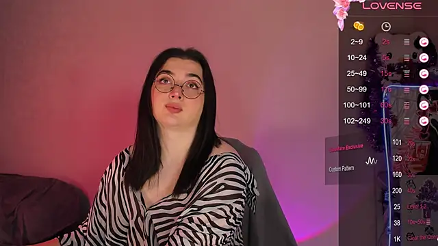 Snapshot of YsabellViveris chatting on 12/11/24, 10:03 YsabellViveris online show from 12/11/24, 10:03