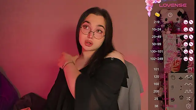 Snapshot of YsabellViveris chatting on 01/04/25, 11:00 YsabellViveris online show from 01/04/25, 11:00