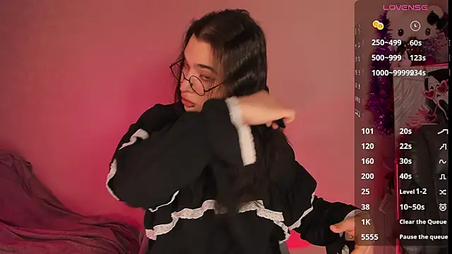 Snapshot of YsabellViveris chatting on 01/05/25, 11:59 YsabellViveris online show from 01/05/25, 11:59