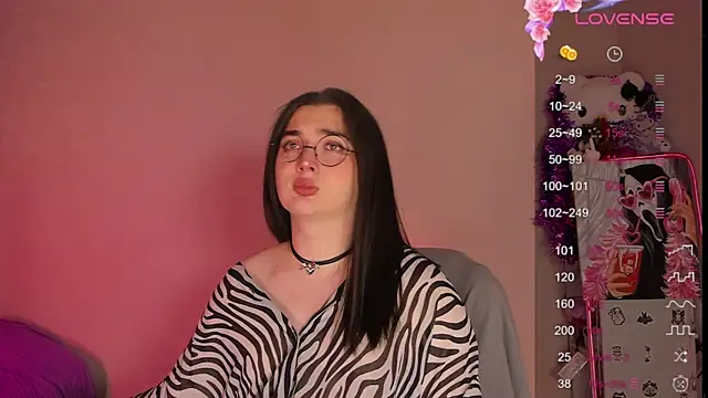 Snapshot of YsabellViveris chatting on 01/08/25, 06:52 YsabellViveris online show from 01/08/25, 06:52