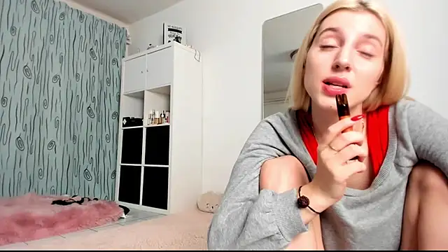 Snapshot of KenzieDawton chatting on 12/20/24, 04:42 KenzieDawton online show from 12/20/24, 04:42