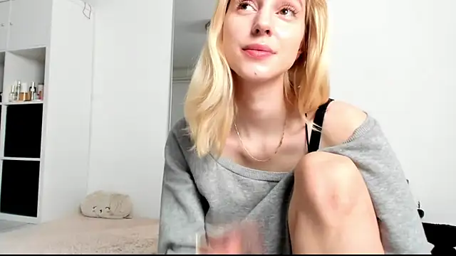 Snapshot of KenzieDawton chatting on 12/21/24, 04:41 KenzieDawton online show from 12/21/24, 04:41