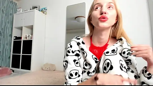 Snapshot of KenzieDawton chatting on 01/24/25, 04:59 KenzieDawton online show from 01/24/25, 04:59