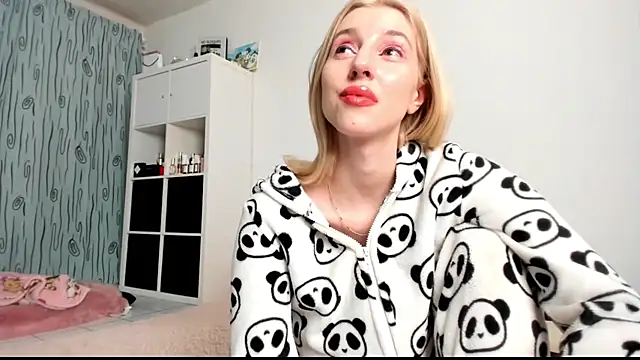 Snapshot of KenzieDawton chatting on 01/27/25, 05:14 KenzieDawton online show from 01/27/25, 05:14