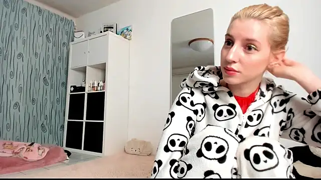 Snapshot of KenzieDawton chatting on 02/06/25, 05:03 KenzieDawton online show from 02/06/25, 05:03