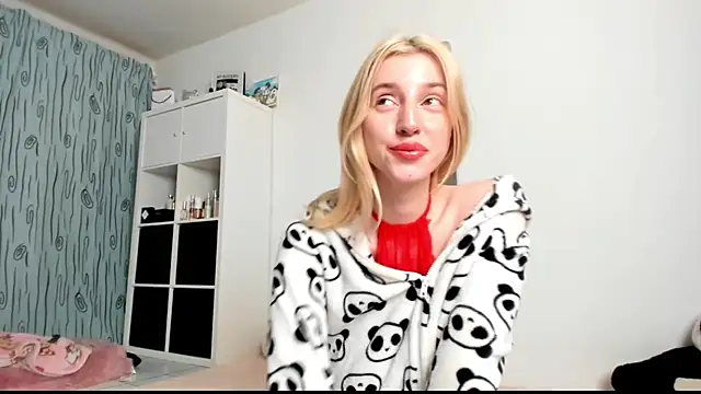 Snapshot of KenzieDawton chatting on 02/08/25, 05:29 KenzieDawton online show from 02/08/25, 05:29