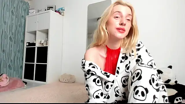 Snapshot of KenzieDawton chatting on 02/09/25, 05:19 KenzieDawton online show from 02/09/25, 05:19