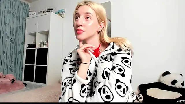 Snapshot of KenzieDawton chatting on 02/23/25, 05:56 KenzieDawton online show from 02/23/25, 05:56