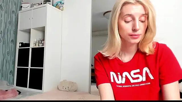 Snapshot of KenzieDawton chatting on 03/06/25, 06:30 KenzieDawton online show from 03/06/25, 06:30