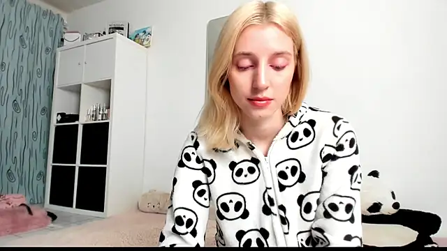 Snapshot of KenzieDawton chatting on 03/14/25, 04:54 KenzieDawton online show from 03/14/25, 04:54