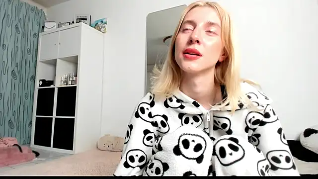 Snapshot of KenzieDawton chatting on 03/15/25, 04:57 KenzieDawton online show from 03/15/25, 04:57
