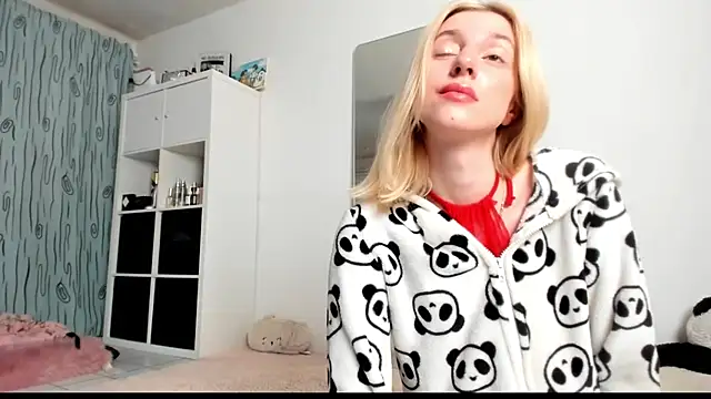 Snapshot of KenzieDawton chatting on 03/21/25, 04:49 KenzieDawton online show from 03/21/25, 04:49