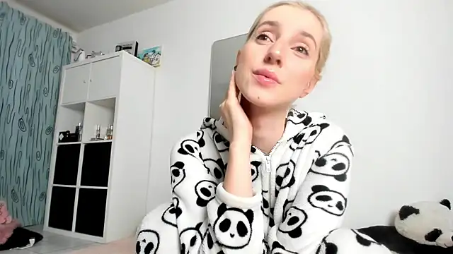 KenzieDawton online show from 11/09/25, 04:22