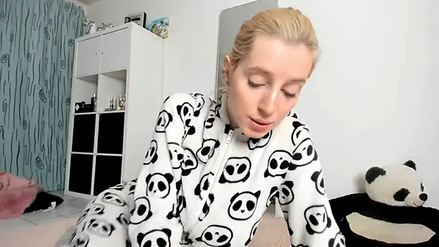 KenzieDawton online show from 11/14/25, 04:33