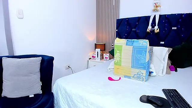 gabytyara2 online show from 12/18/25, 04:35