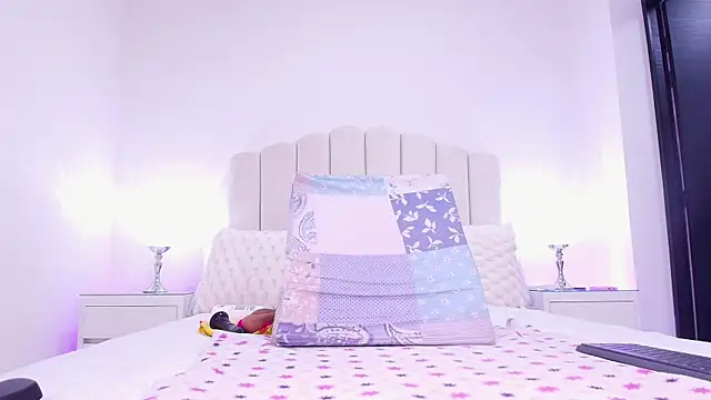 Snapshot of raven_lilith_ chatting on 10/31/25, 03:18 raven lilith online show from 10/31/25, 03:18