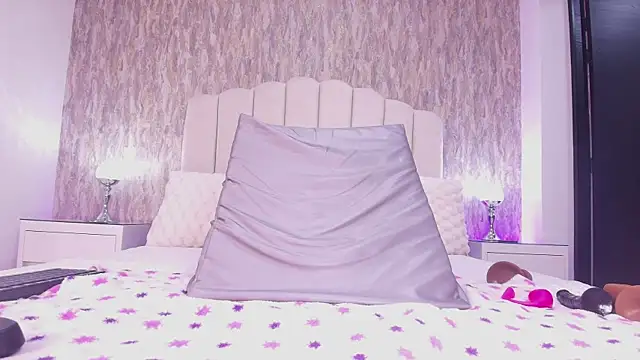 Snapshot of raven_lilith_ chatting on 11/12/25, 03:18 raven lilith online show from 11/12/25, 03:18