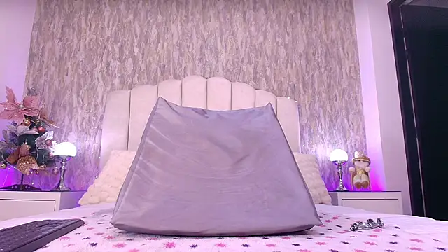 Snapshot of raven_lilith_ chatting on 12/17/25, 03:12 raven lilith online show from 12/17/25, 03:12