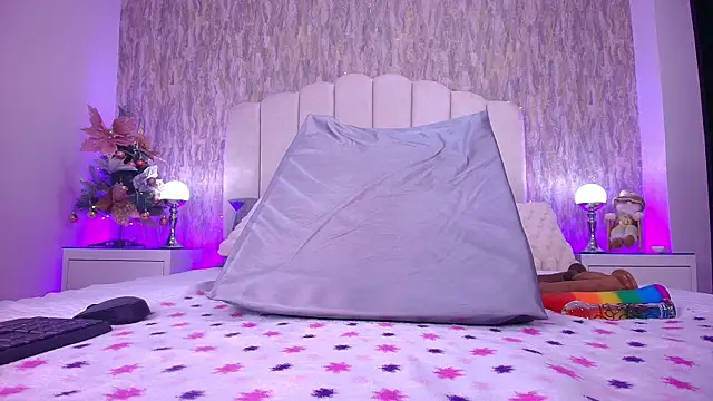 Snapshot of raven_lilith_ chatting on 12/18/25, 03:23 raven lilith online show from 12/18/25, 03:23