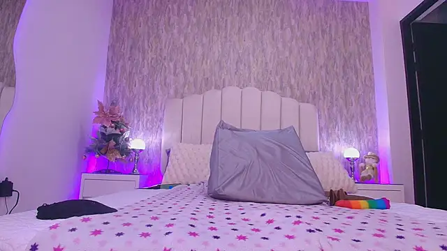 Snapshot of raven_lilith_ chatting on 12/20/25, 03:02 raven lilith online show from 12/20/25, 03:02