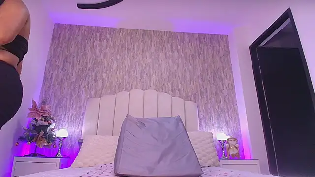 Snapshot of raven_lilith_ chatting on 12/21/25, 03:13 raven lilith online show from 12/21/25, 03:13