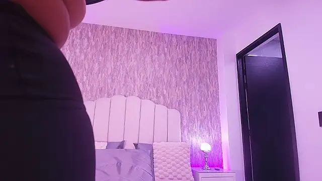 Snapshot of raven_lilith_ chatting on 02/15/26, 03:47 raven lilith online show from 02/15/26, 03:47