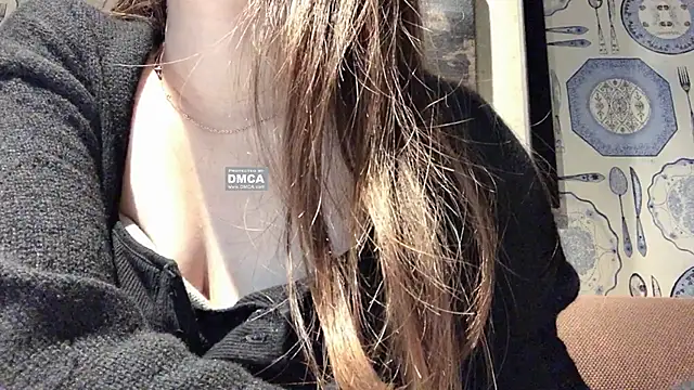 Snapshot of Tw_Zoella chatting on 12/03/24, 09:11 Tw Zoella online show from 12/03/24, 09:11