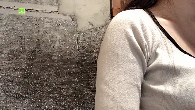 Snapshot of Tw_Zoella chatting on 01/08/25, 05:37 Tw Zoella online show from 01/08/25, 05:37