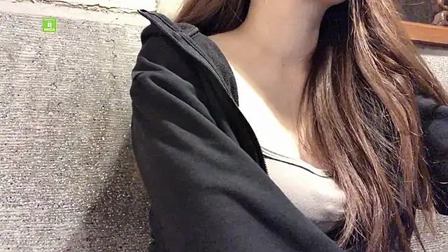 Snapshot of Tw_Zoella chatting on 01/14/25, 07:27 Tw Zoella online show from 01/14/25, 07:27