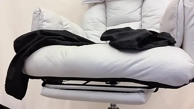 Snapshot of Tw_Zoella chatting on 02/05/26, 03:05 Tw Zoella online show from 02/05/26, 03:05