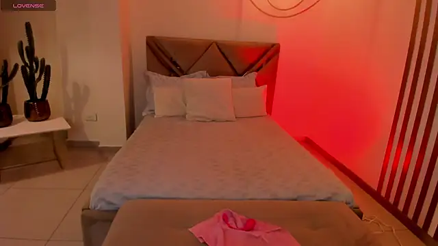 Snapshot of LindseyCox chatting on 10/07/25, 04:31 LindseyCox online show from 10/07/25, 04:31