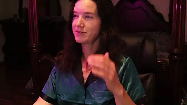 Snapshot of thornburyrose chatting on 10/31/25, 01:50 thornburyrose online show from 10/31/25, 01:50