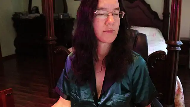 Snapshot of thornburyrose chatting on 06/17/26, 10:50 thornburyrose online show from 06/17/26, 10:50