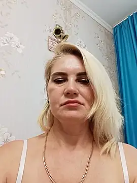 Snapshot of JennyOMay chatting on 07/11/26, 04:04 JennyOMay online show from 07/11/26, 04:04