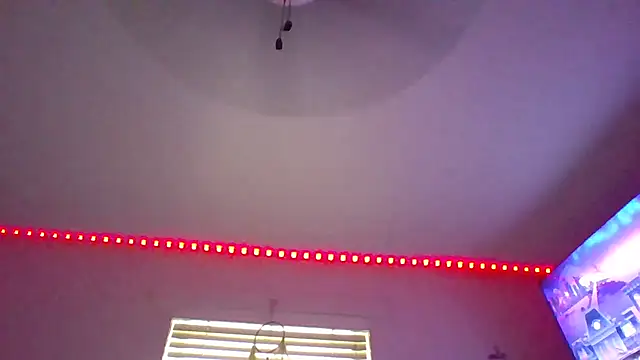 SkittlesNTreats online show from 12/04/25, 04:48