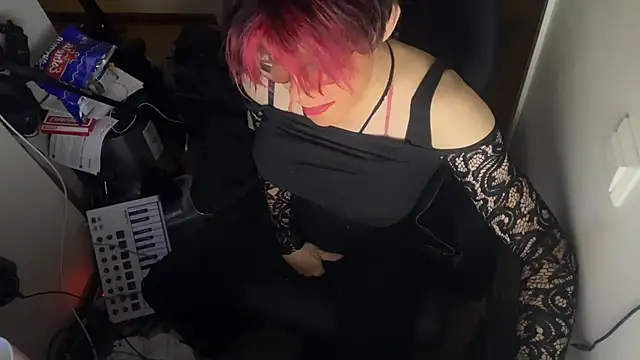 ecd011 online show from 09/29/25, 01:00