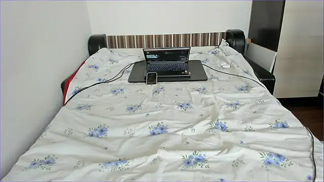 sweet-tinqerbell online show from 06/12/26, 04:55