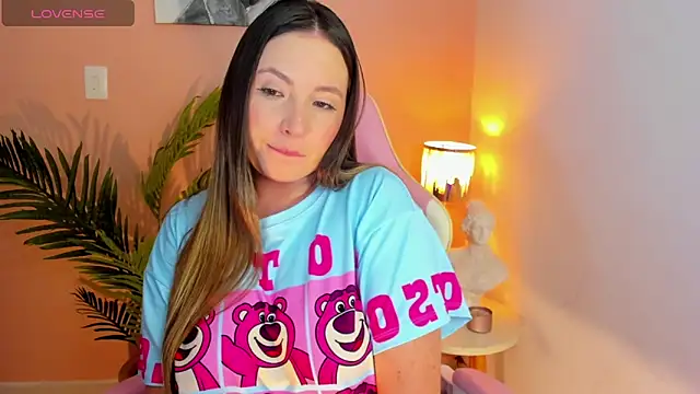 Snapshot of HannaMiller_1 chatting on 06/20/26, 06:27 HannaMiller 1 online show from 06/20/26, 06:27