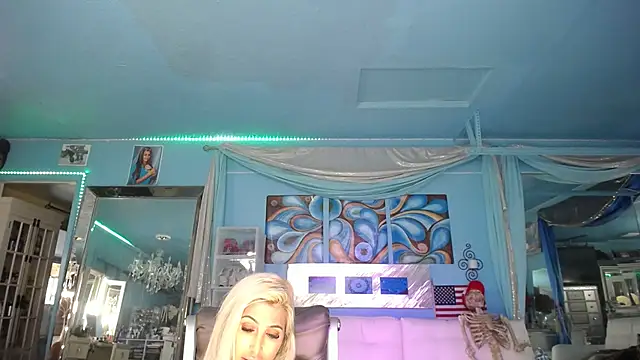 ADRIANNA FOX online show from 03/04/25, 12:44